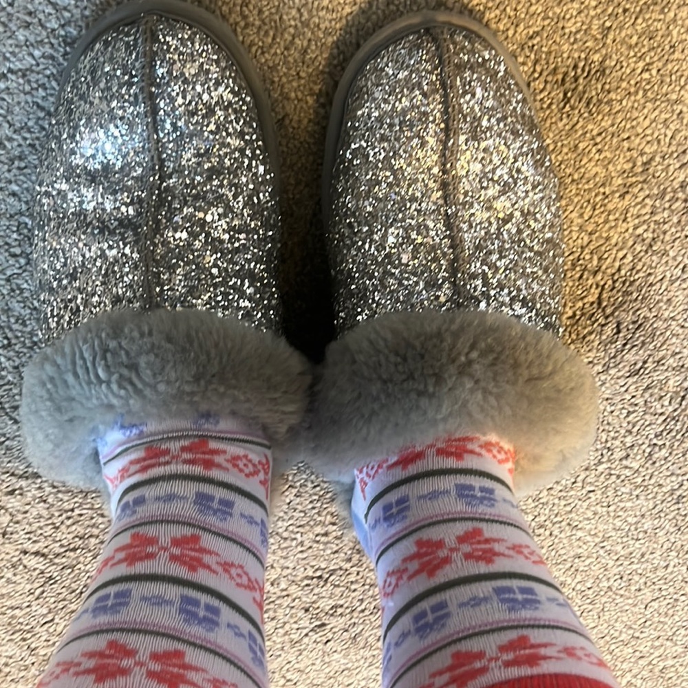 SPARKLY UGG SLIPPERS